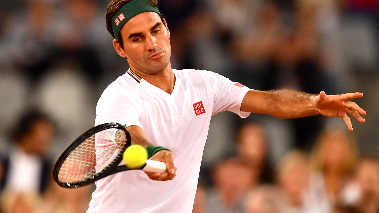 Do the top tennis players (like Roger Federer) need coaches?